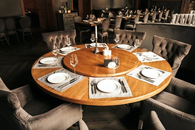 10 Gorgeous Oak Dining Tables That Will Inspire Your Next Redesign