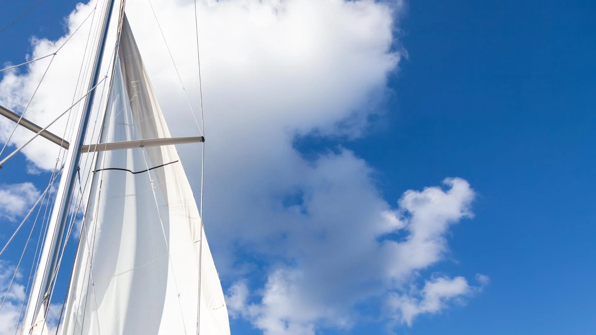 How to Choose the Right Sail Cover for Your Boat: A Complete Guide 