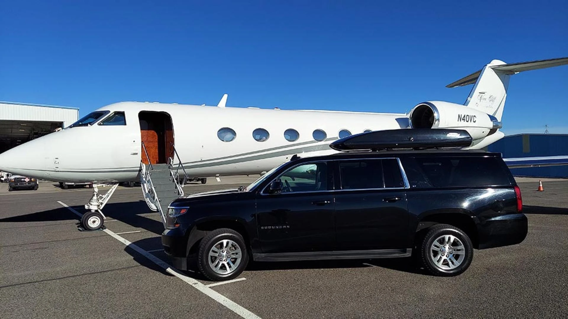 From Runway to Luxury Ride: Discover Chicago’s Elite Private Jet Limo Experience with Oreo’s Limo