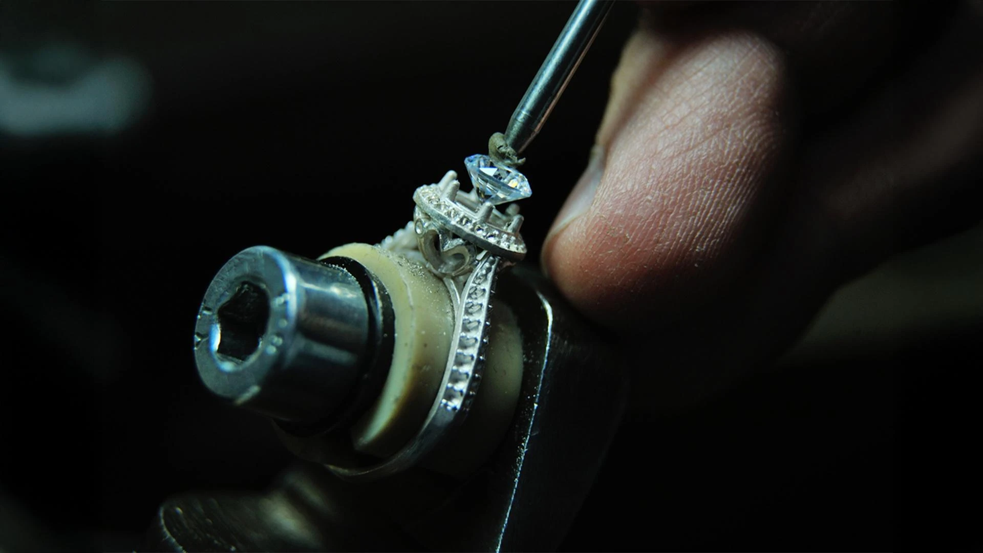 Why More Couples Are Choosing Custom Engagement Rings Over Ready-Made Ones