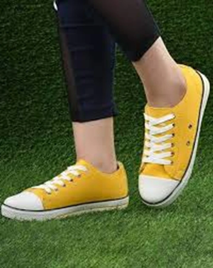 Styling Yellow Shoes: 5 Outfit Ideas for a Bold Look