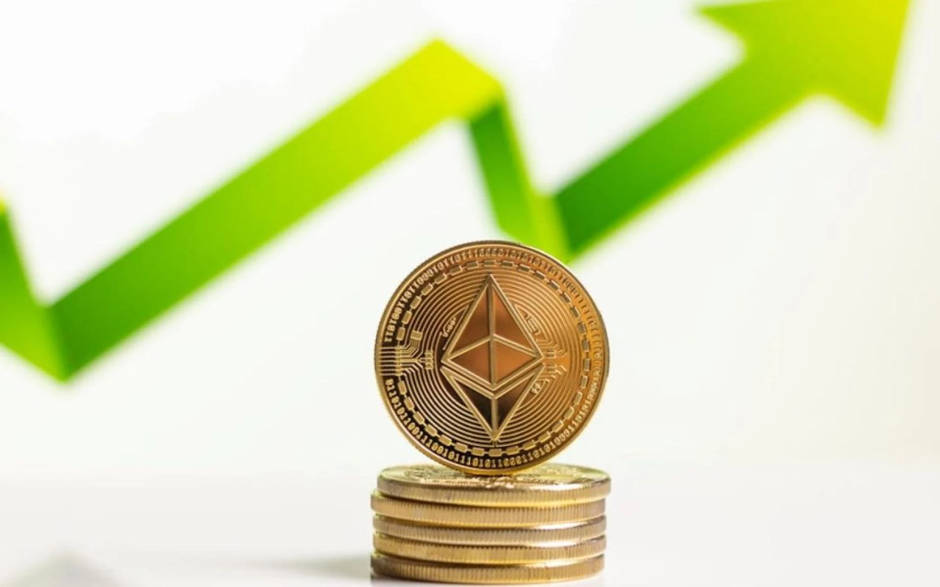 Holding vs Trading: Which Crypto Strategy Works Best