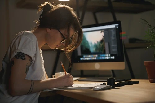 A Beginner's Guide: 8 Must-Take Graphic Design Courses