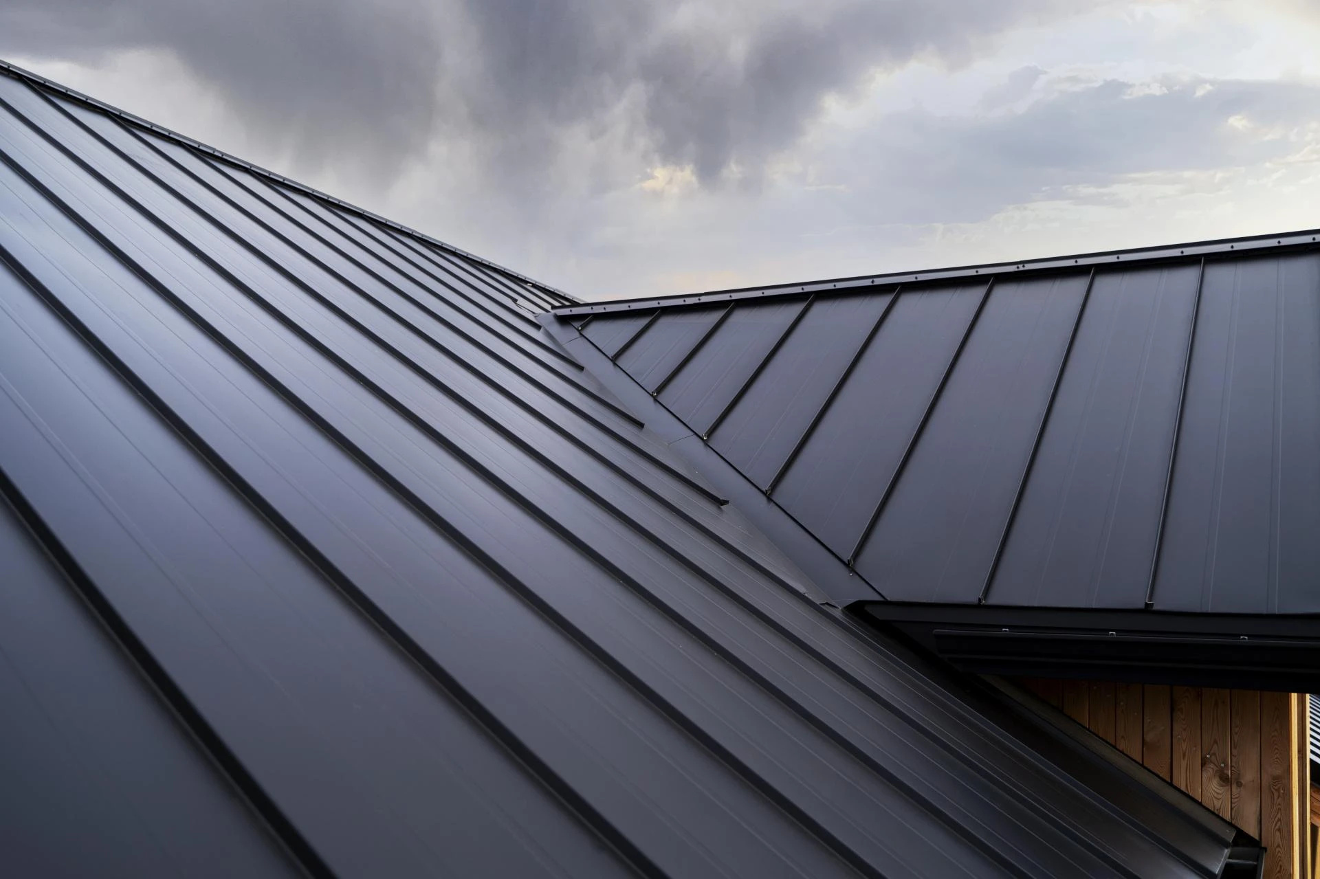 What You Need to Know Before Installing R Panel Metal Roofs