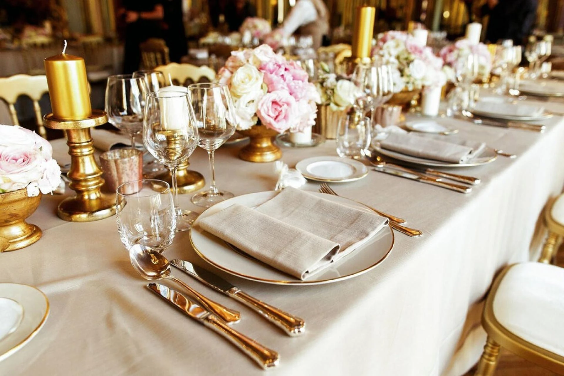 How to Plan the Perfect Dinner Setup in the UAE and Dubai for an Unforgettable Dining Experience