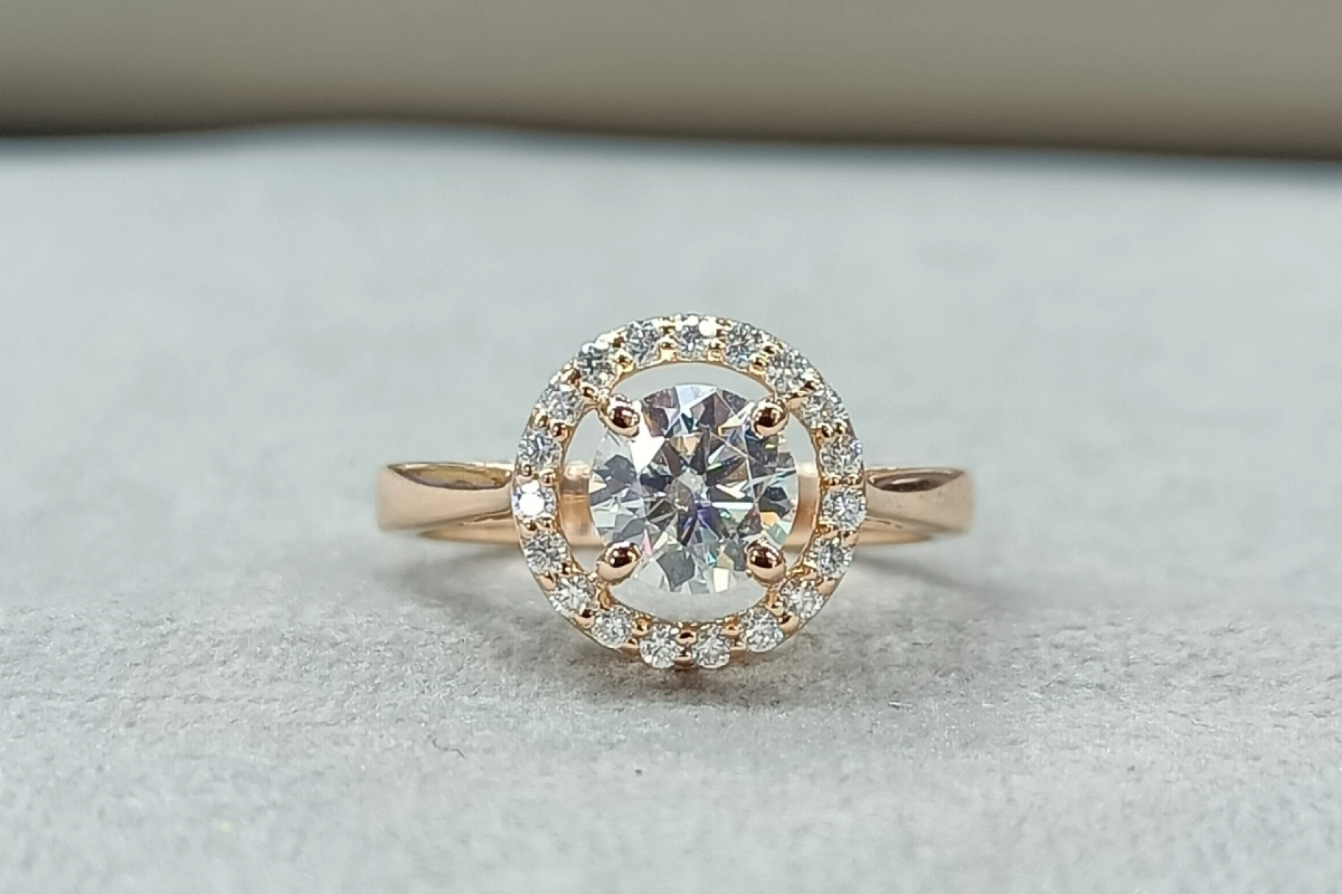 Halo Engagement Rings vs. Traditional Engagement Rings: Which is Right for You?