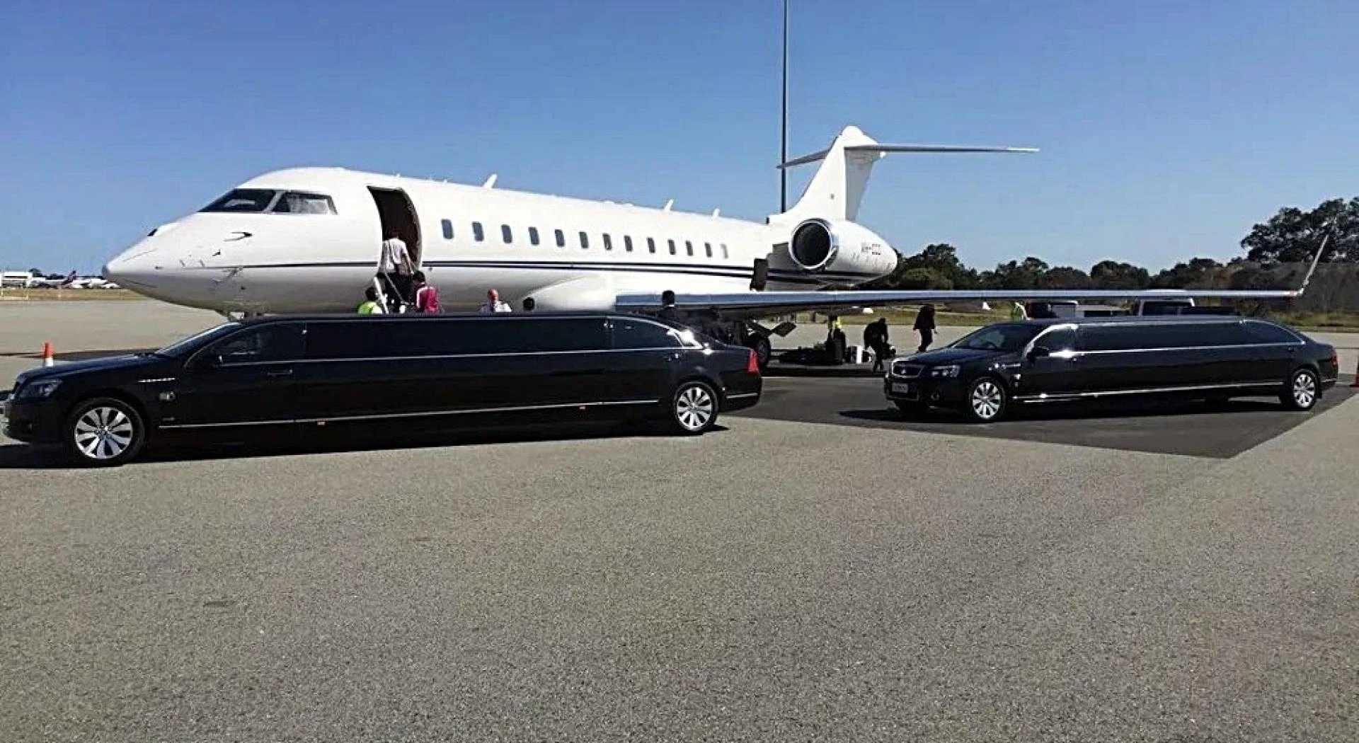 Why Oakville Travelers Prefer Professional Limo Service?