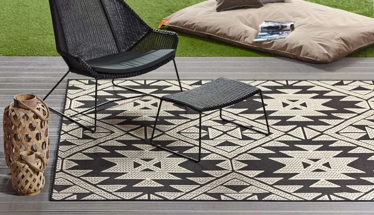 The Benefits of Using Outdoor Carpets for Dubai Poolside Areas