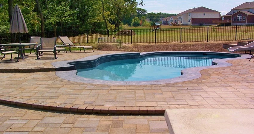 7 Mistakes to Avoid When Hiring Pool Installers Near You