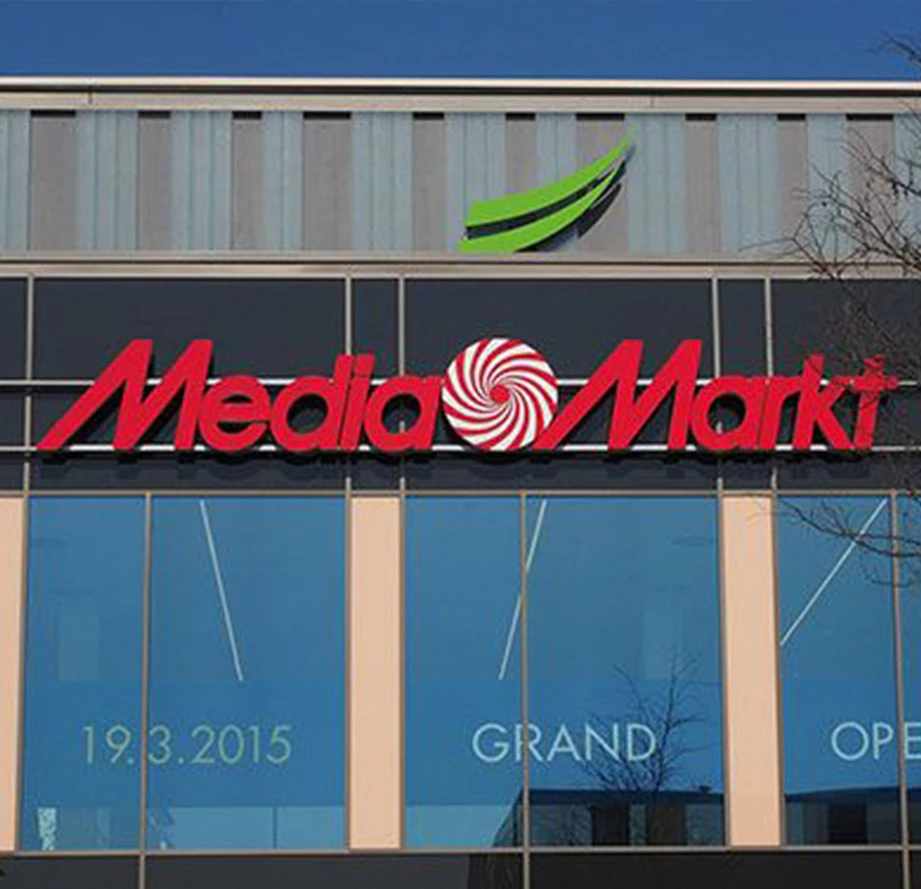 Why Outdoor Business Signs Are Your 24/7 Sales Team