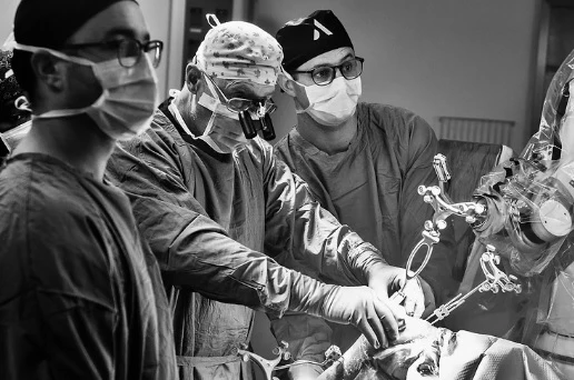 Dr. CW Ackermann Highlights the Benefits of Unicompartmental Knee Replacement Surgery for Localised Osteoarthritis