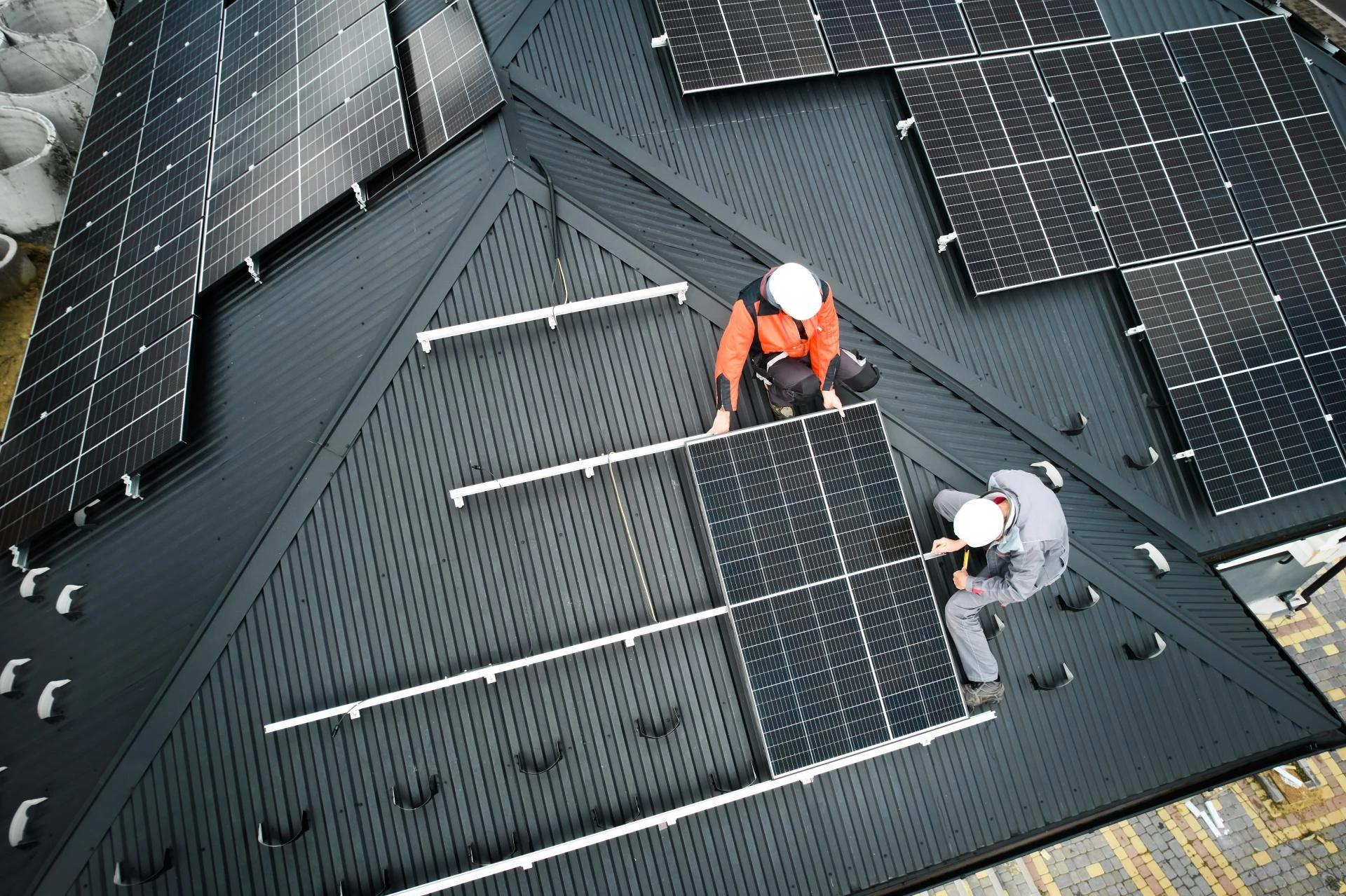 Local vs National Solar Installers: Who’s Really the Best?