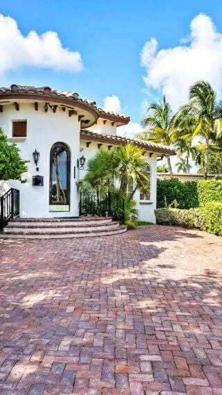 Your Guide to Miami Vacation Rentals with Private Pools & Hollywood Florida Rentals