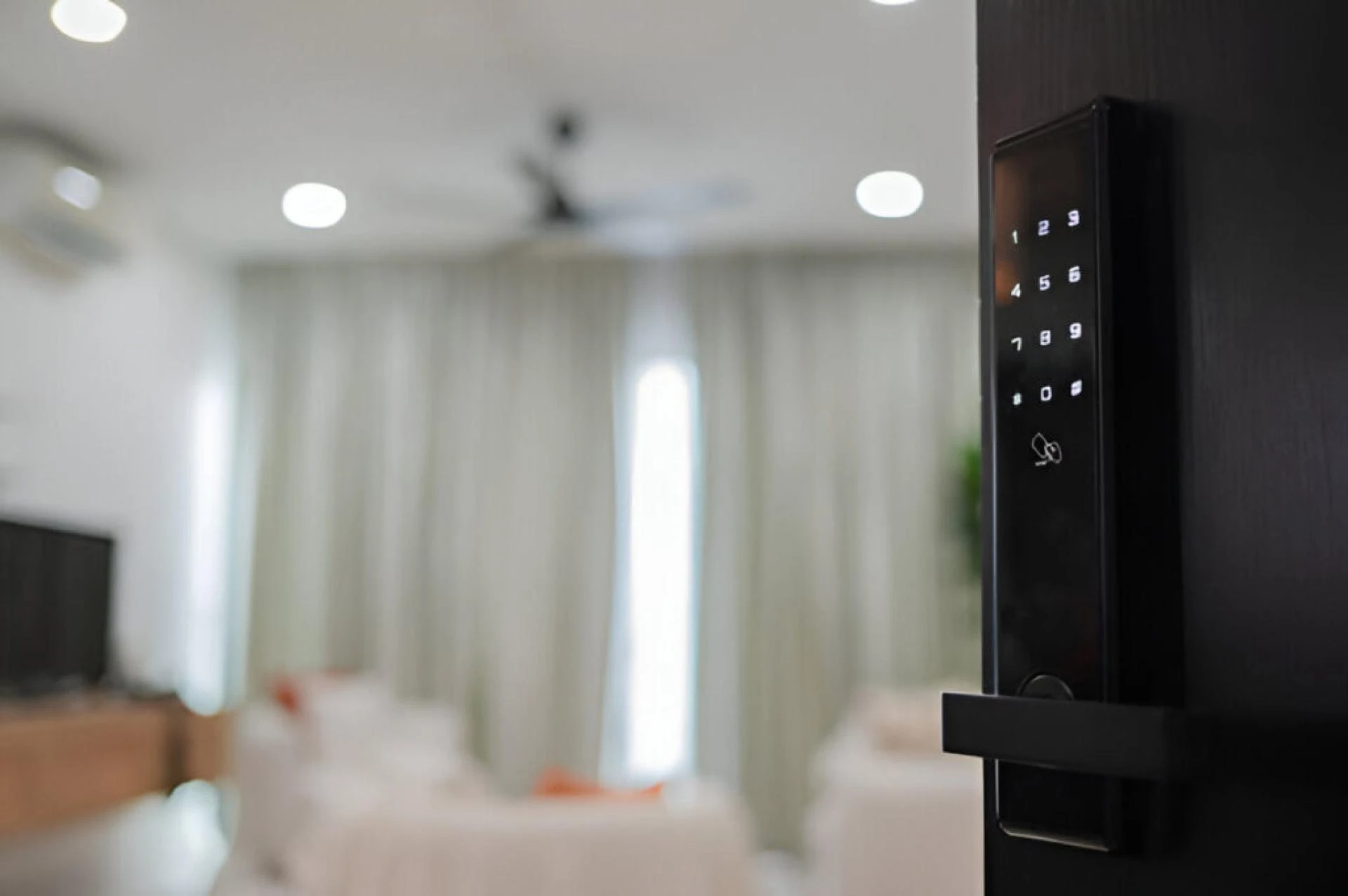 How Emergency Locksmiths Help in Office Lockouts