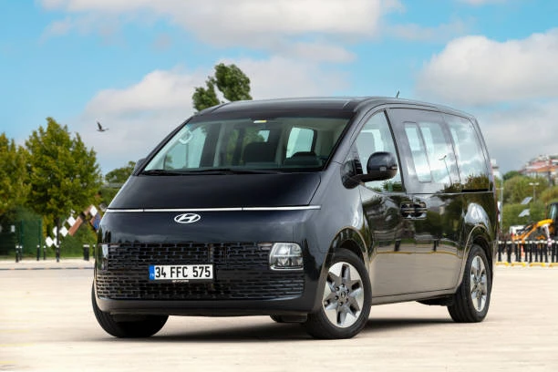 Best Minibus Staria Taxi from Jeddah to Makkah – Group Travel Made Easy