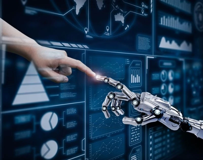 How Cloud Native Transformation Services Redefine IT Operations Today