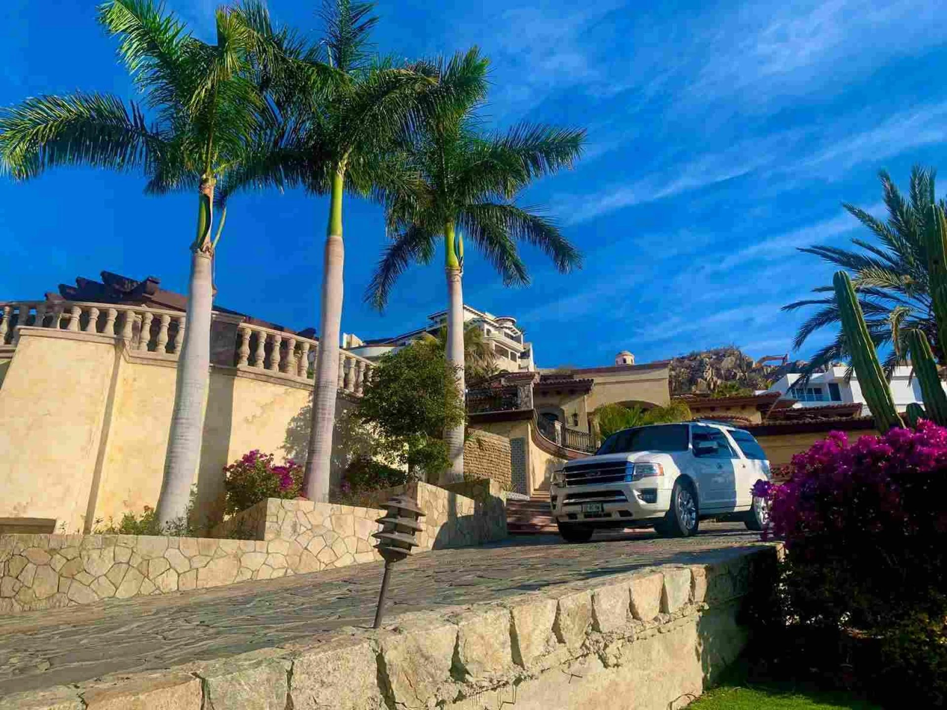 Getting Around Cabo: Eco-Friendly Advantages of Shuttle Services