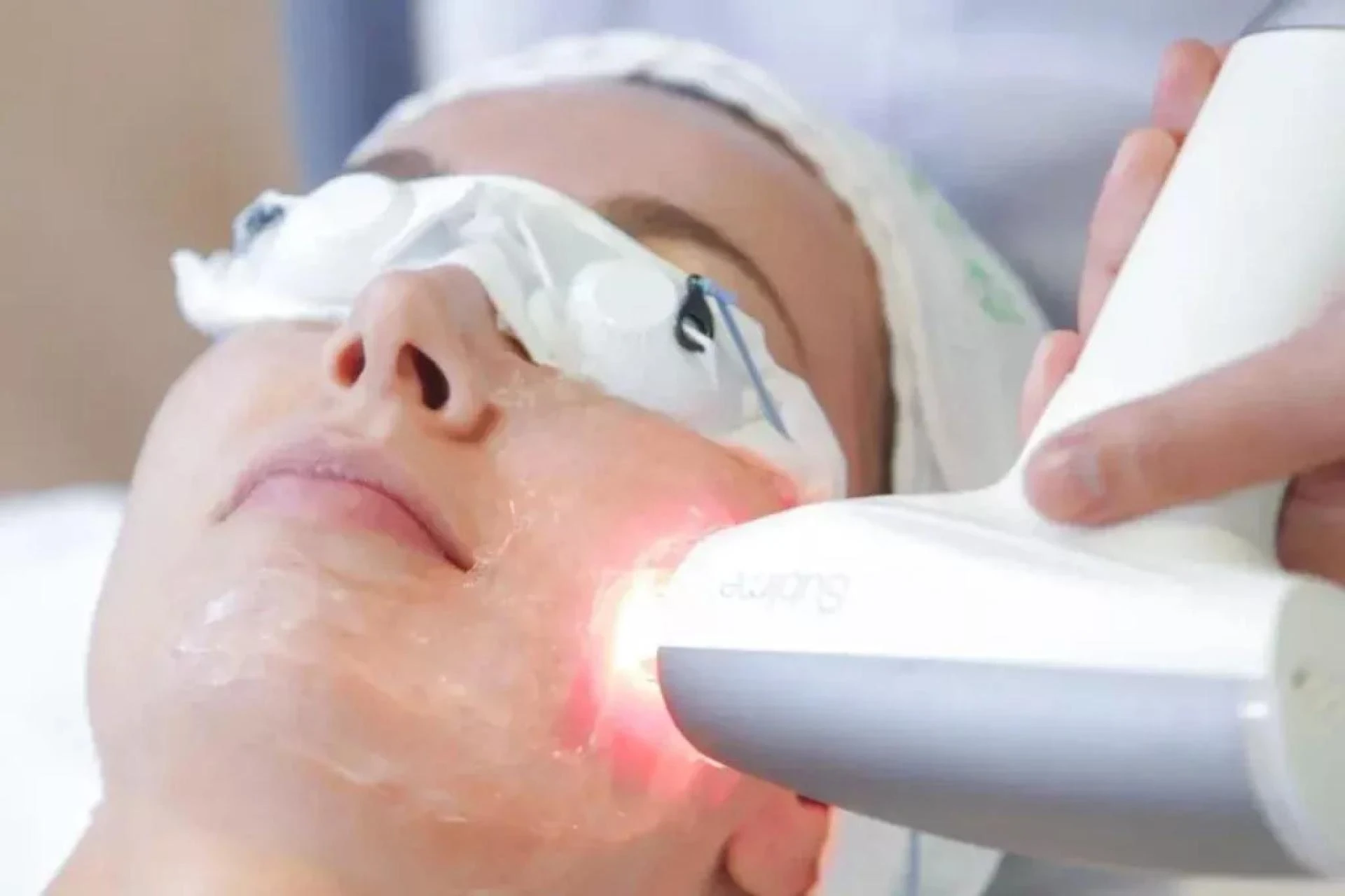 From Puffy to Perfect: Why Delhi NCR Is Becoming the Hub for Blepharoplasty Treatments