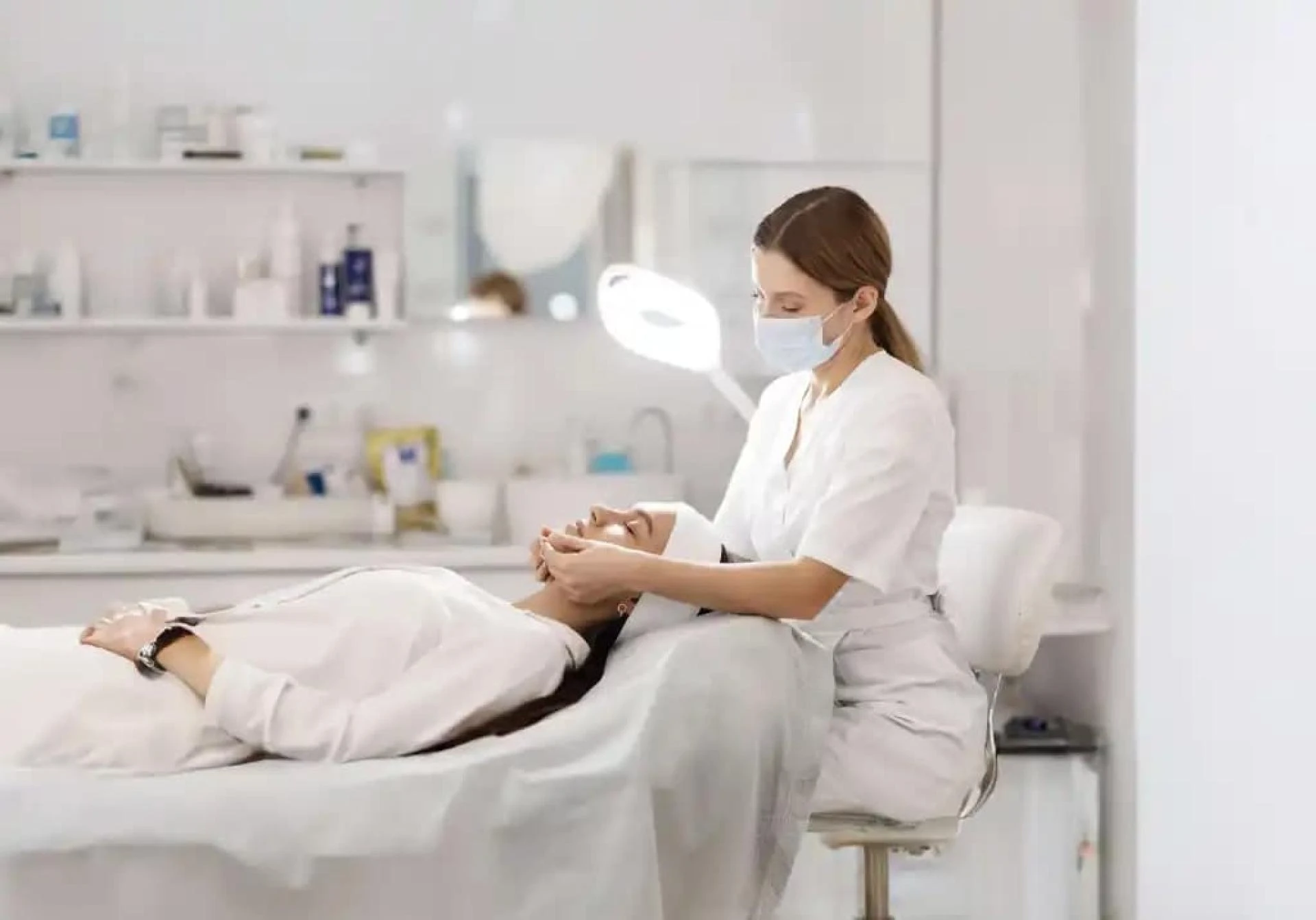 What Makes Advanced Facial Courses Essential for Professionals