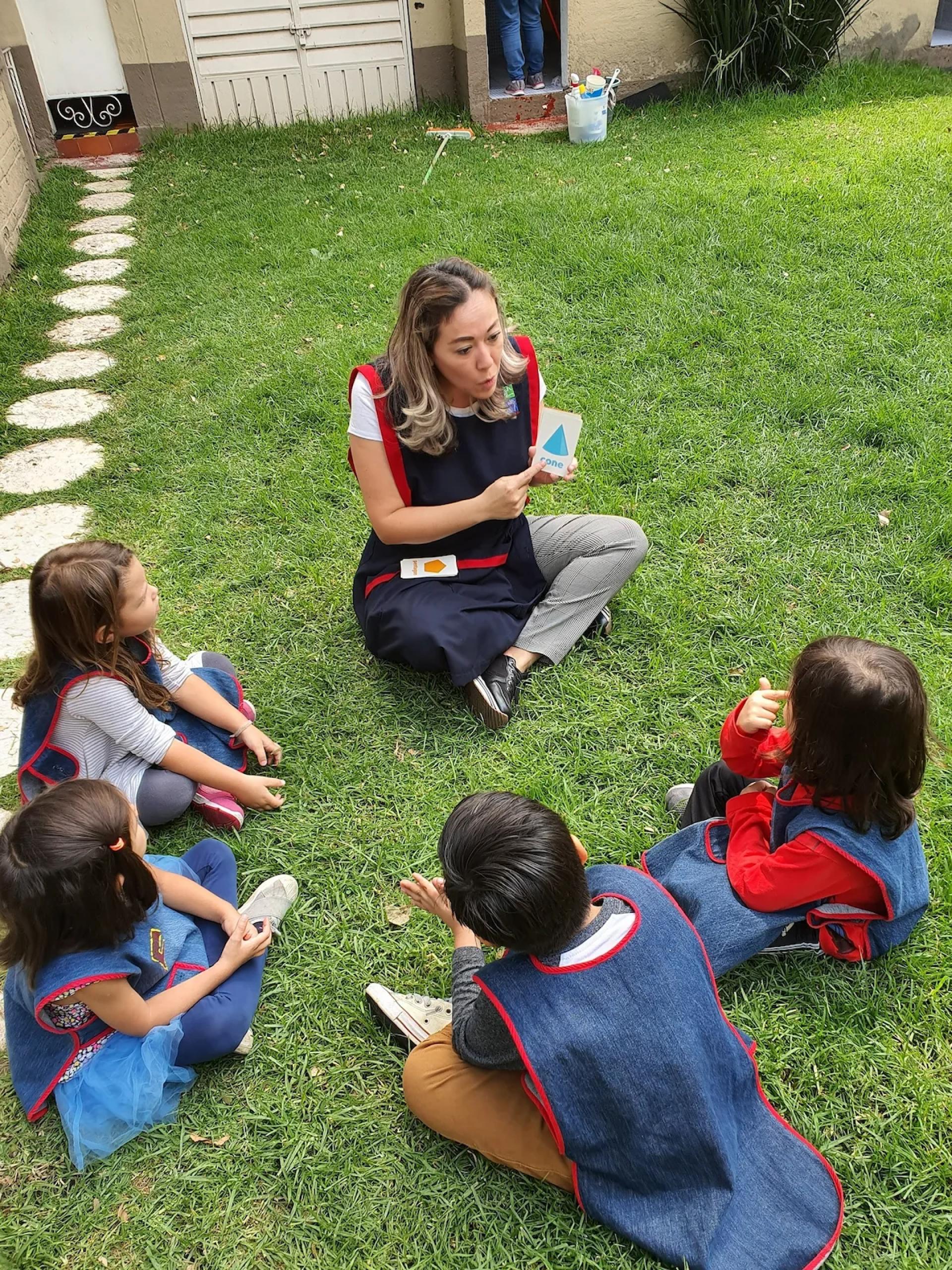 Montessori y Kinder: Fomentando el Aprendizaje desde Temprana Edad