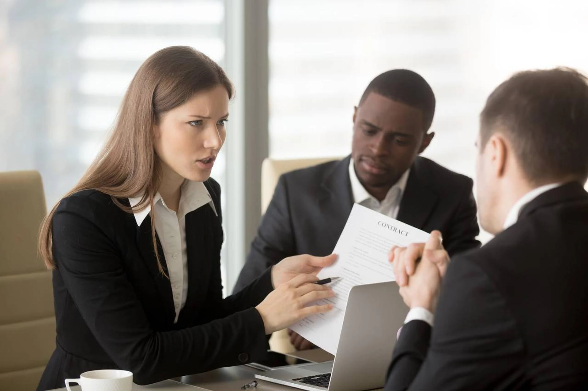 How Paralegal Free Consultation Services Bridge the Gap Between Attorneys and Self-Representation