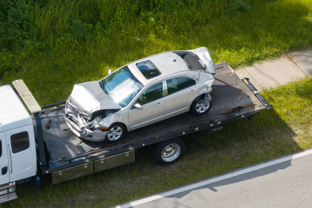 12 Things to Keep in Your Car While Waiting for Emergency Towing