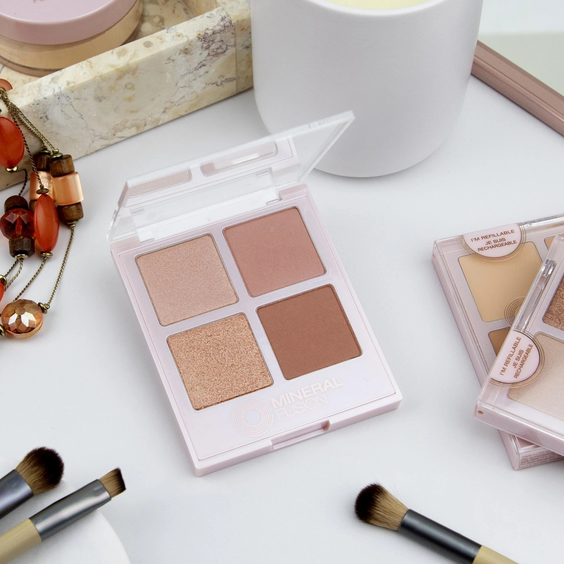 How to Use a Clean Beauty Eye Shadow Palette