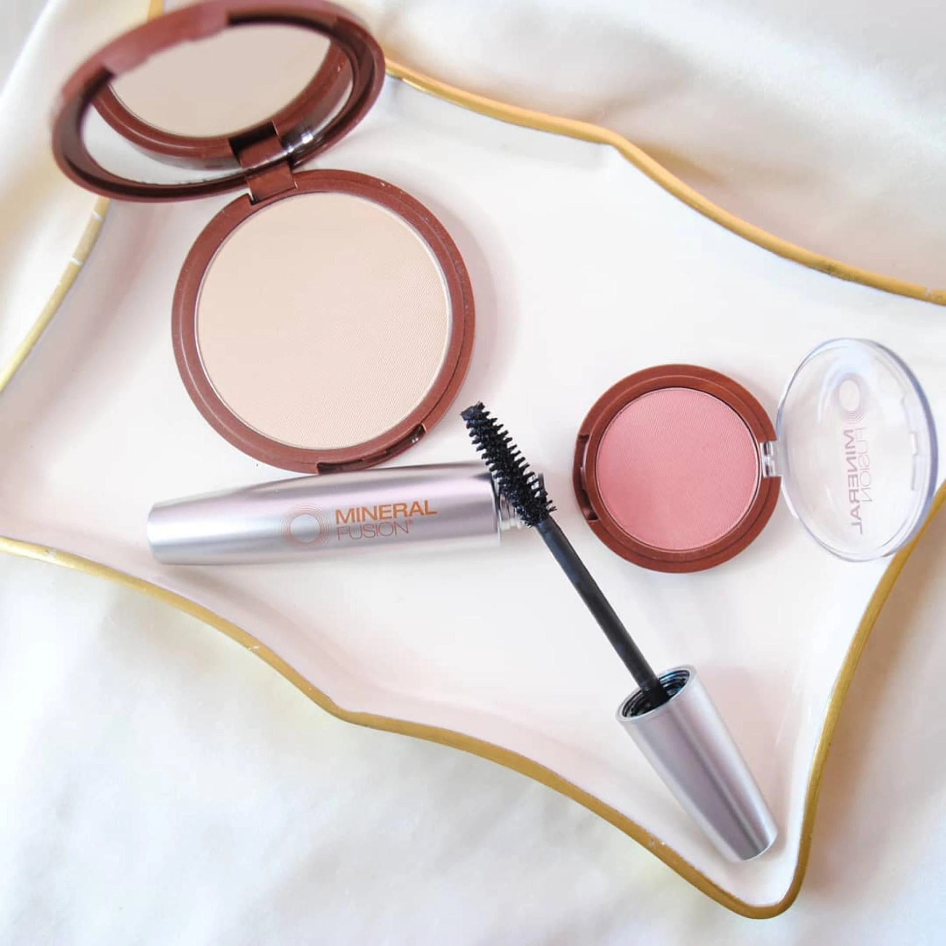 How to Enhance Your Charisma with Natural Makeup and Nail Care