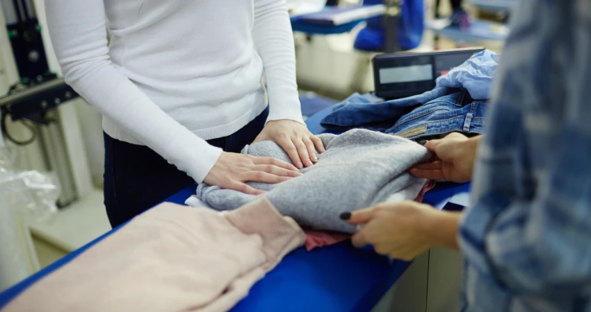 What to Look for in a Commercial Laundry Provider for Your Chicago Salon