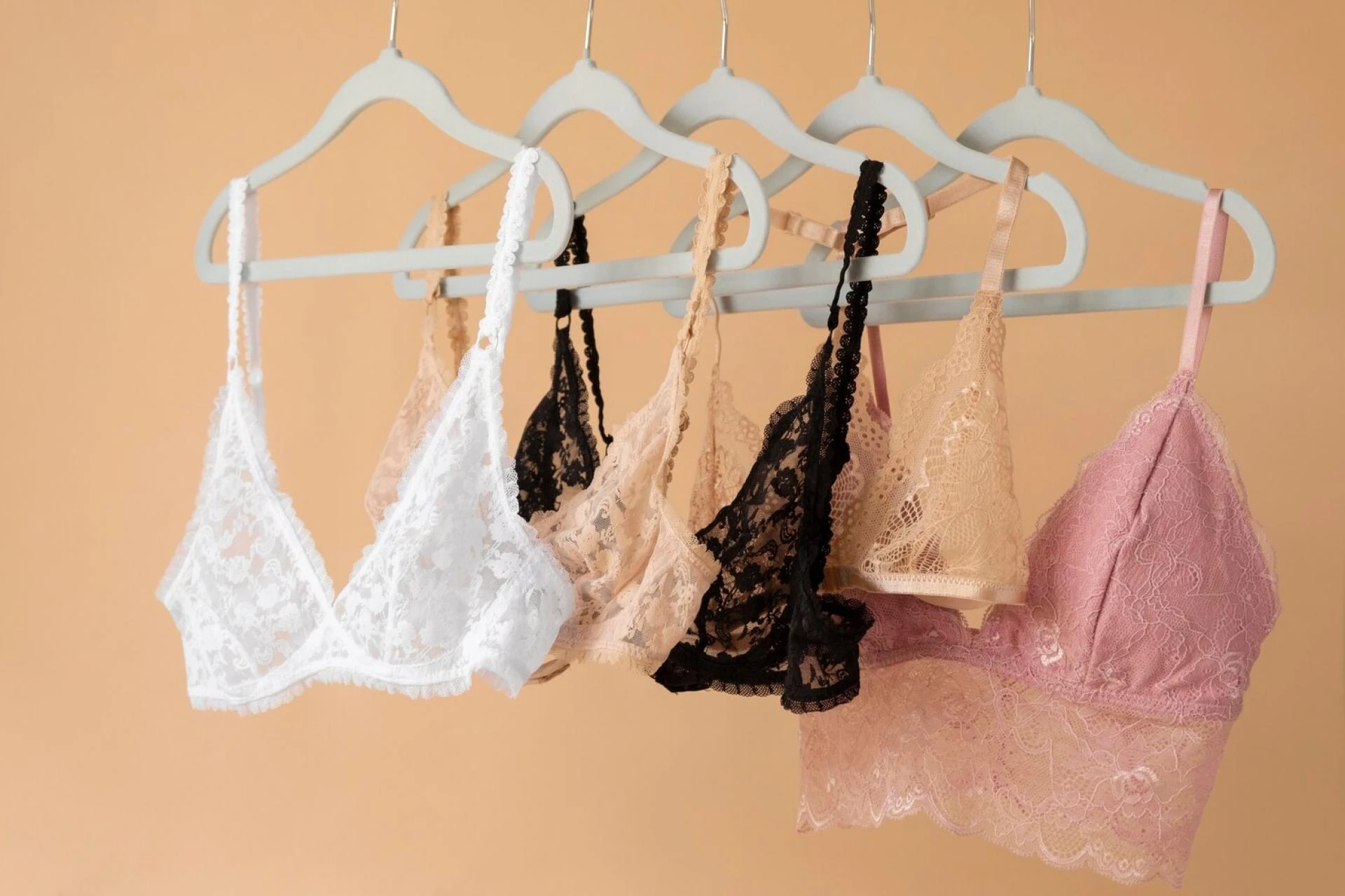 Biustonosze z koronką – elegancja i komfort w jednym