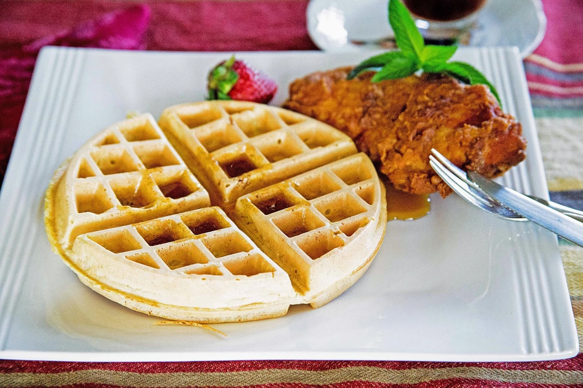 Exploring Comfort Foods: Why Chicken and Waffles Are a Crowd Favorite