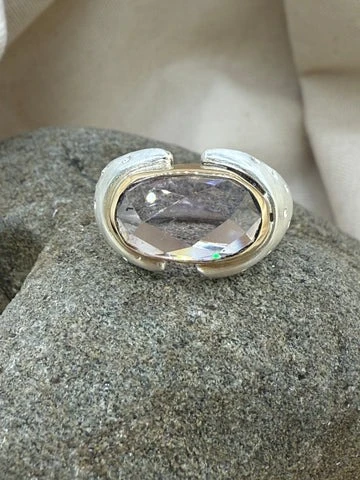 Sparkle and Scenery: Why Visiting a Handmade Jewelry Store in Oregon Belongs on Your Hood River Adventure