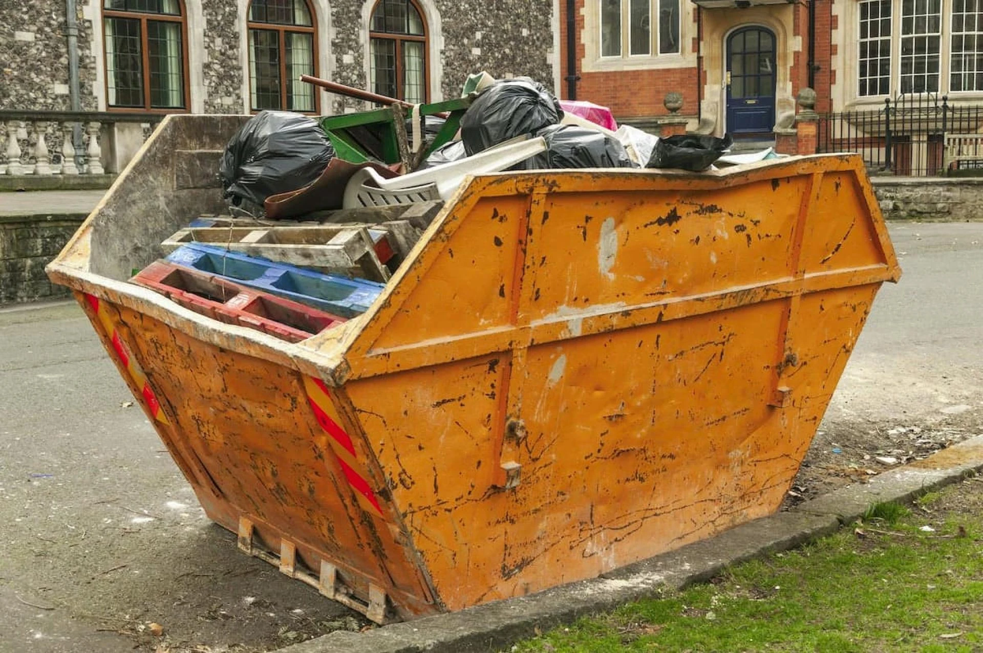 Local Skip Hire Wolverhampton for Domestic and Commercial Needs