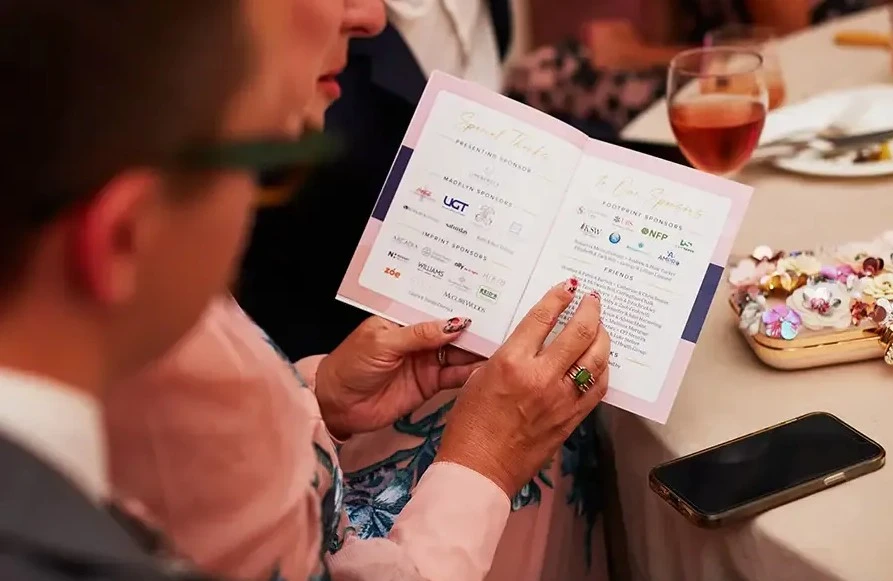 How Custom Brochure Printing Builds Brand Trust and Customer Engagement