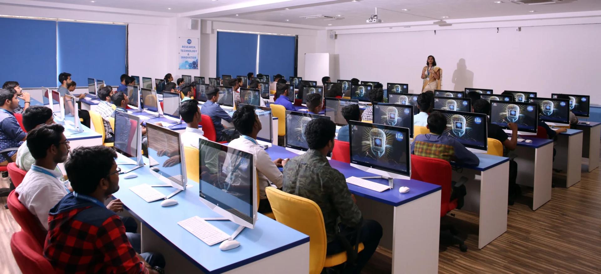 How to Choose the Right BCA College in Mumbai for a Successful Tech Career
