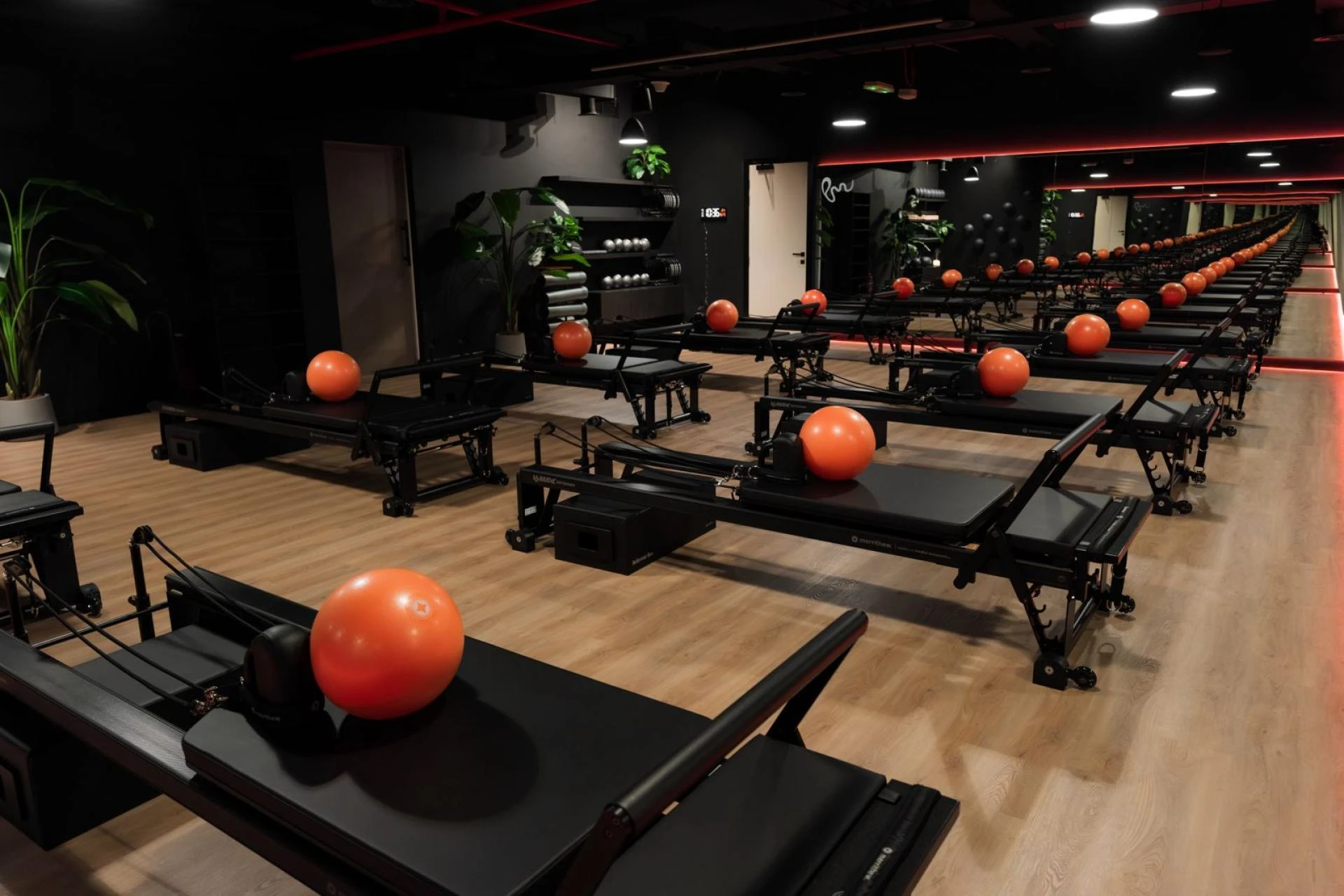 How to Pick the Right Pilates Studio in Dubai: A Guide to Reformer and Mat