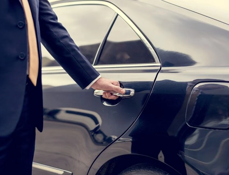 Top 5 Reasons to Choose Car Service Longueuil for Your Airport Transfer