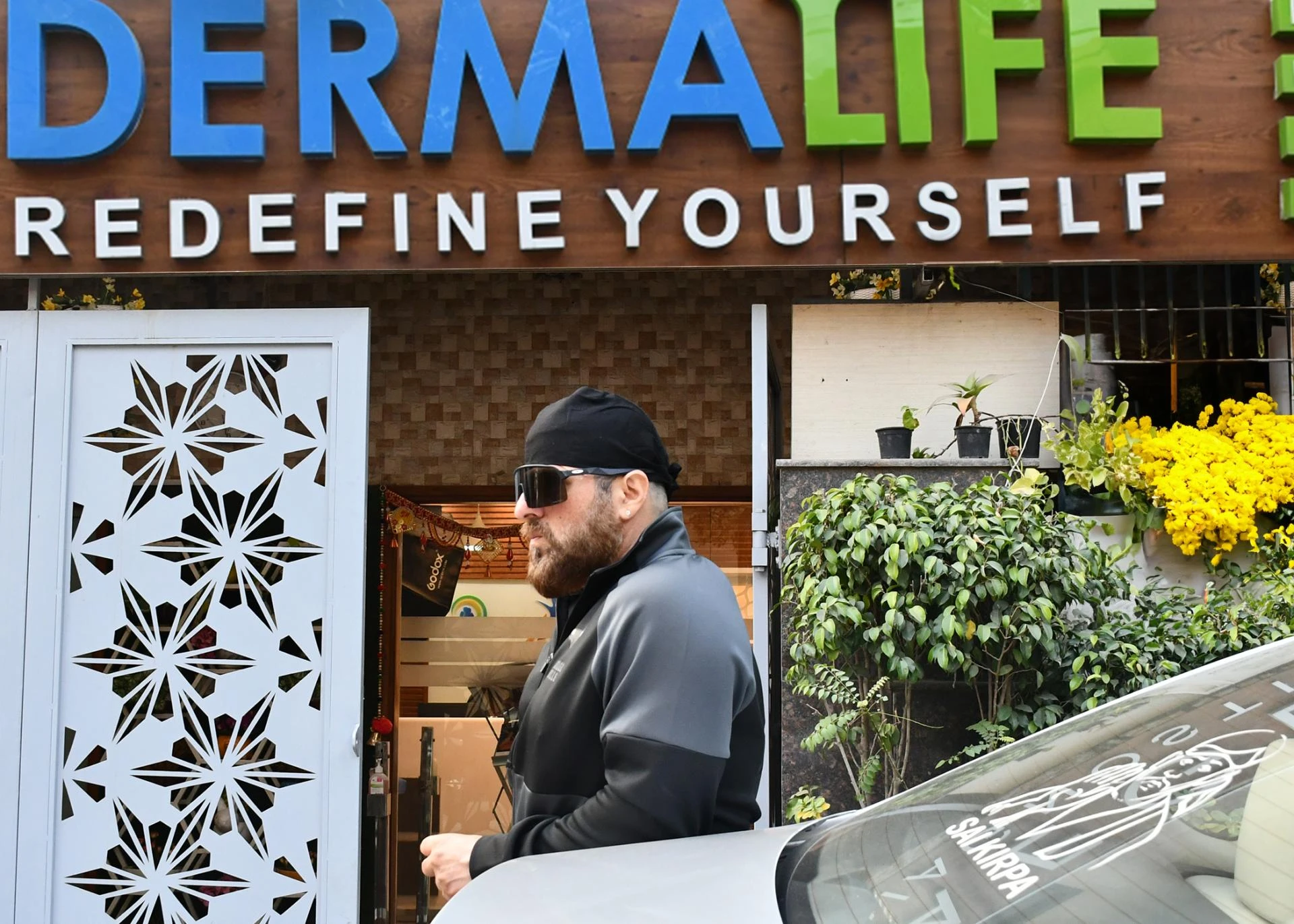 Hair Transplant in Delhi: Cost, Best Surgeons, and Trusted Centers