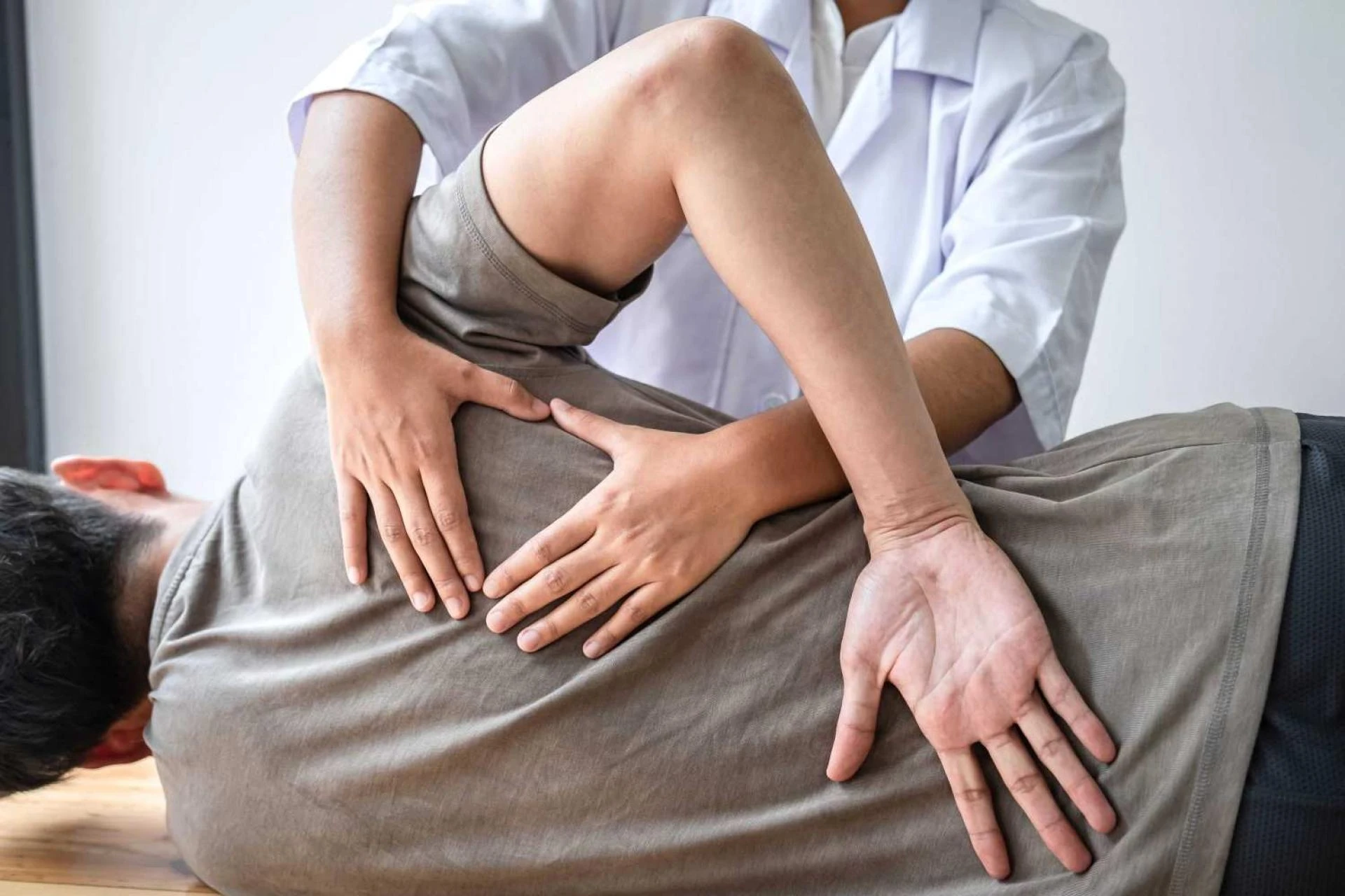 How Massage Services in Vancouver Help With Back and Neck Pain Relief
