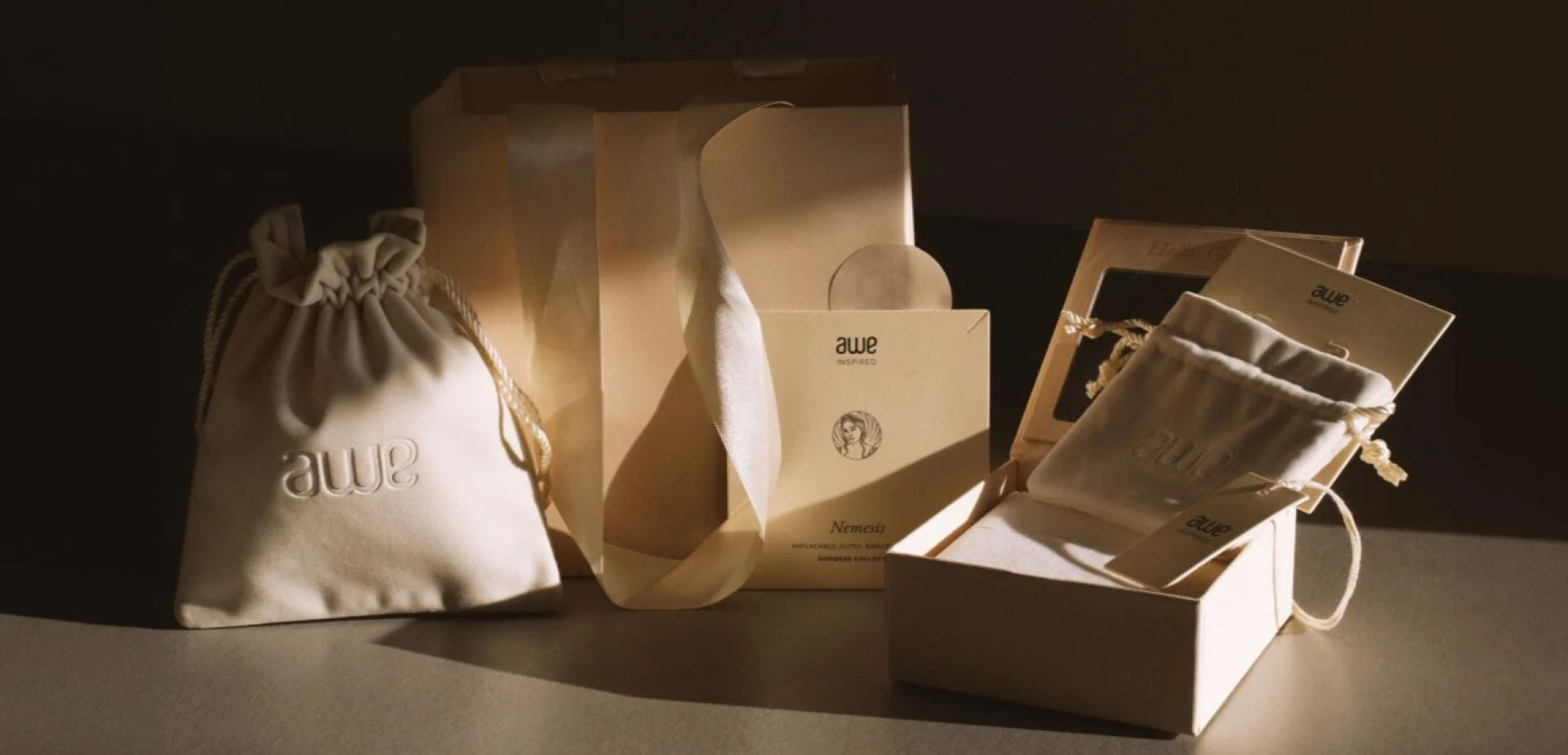 How Luxury Jewelry Packaging Enhances the Unboxing Experience