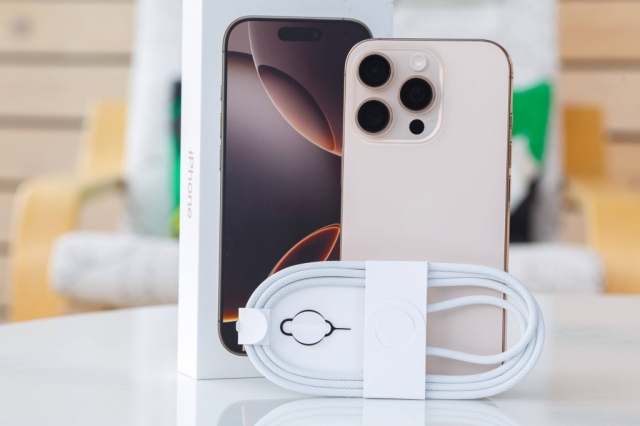 iPhone 16 Pro Max Camera Test: Night Mode, Zoom, and 8K Video