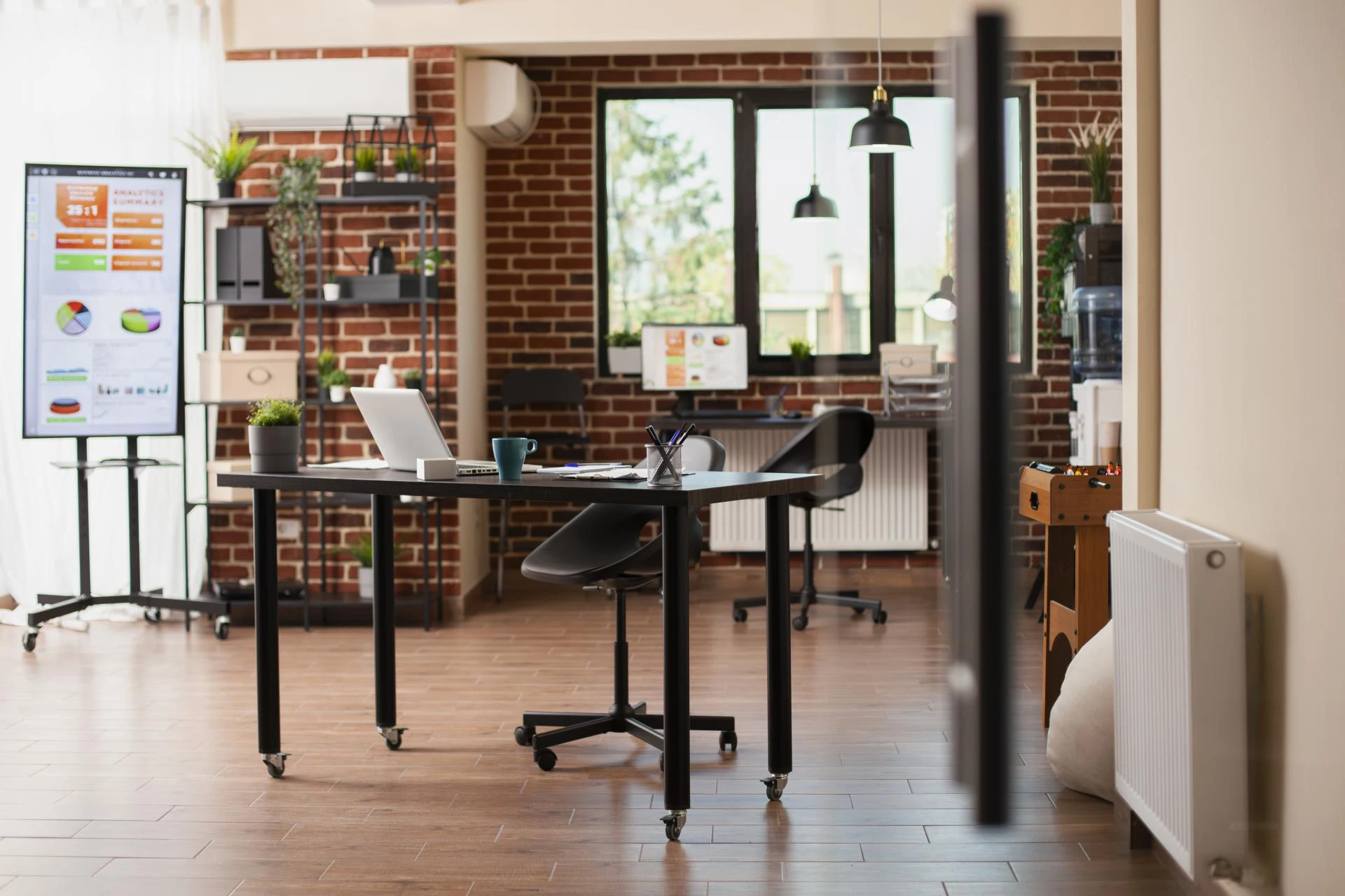 Private Office Coworking Spaces vs. Open Desk: Which Suits You Best?