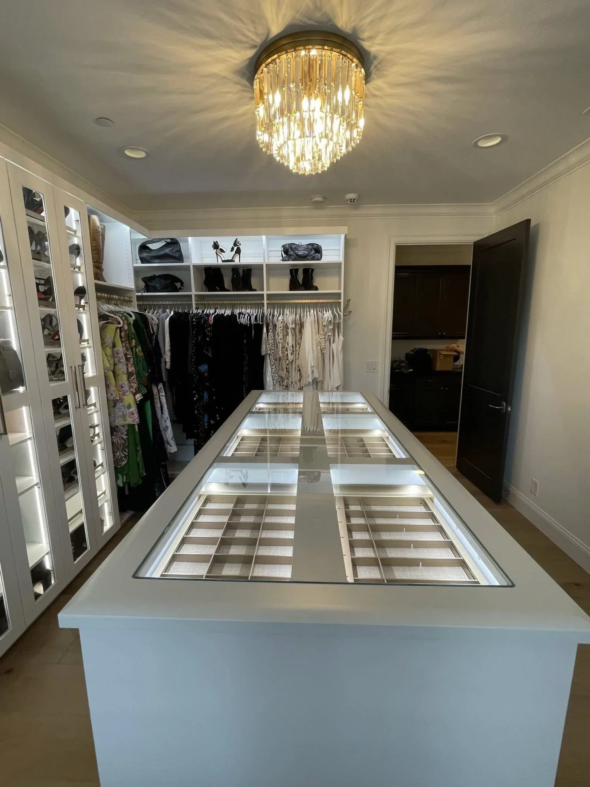 How Can Closet Design Add Luxury and Function to Any Room?