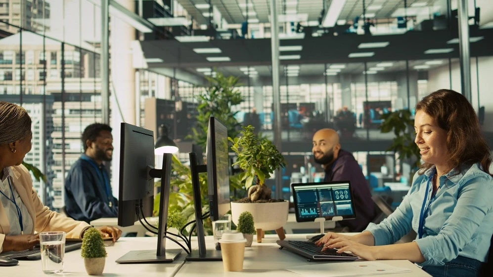 Why Startups and Enterprises Alike Outsource AI Software Development 