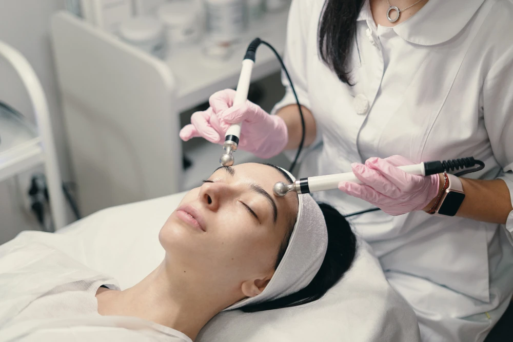 Non-Surgical Face Lifting: Thread Lift and HIFU Skincare Treatment in Dubai