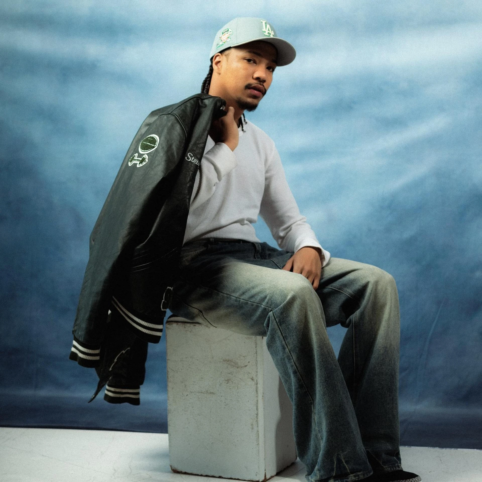 Why Fitted Hats Are a Year-Round Style Staple 