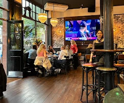 Best Chique Pub in Portobello Market: Where Style Meets Community