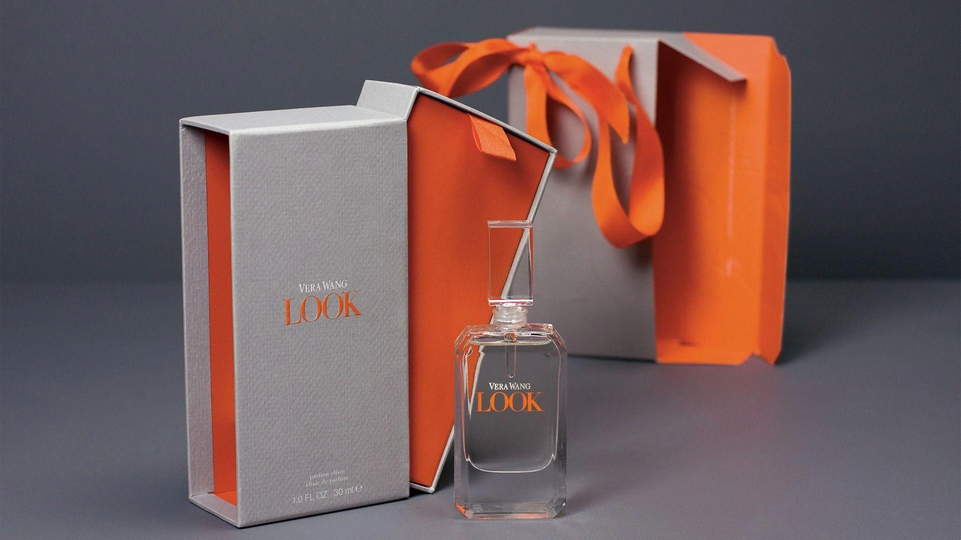 Which factors should a business consider when selecting a supplier for custom perfume boxes?