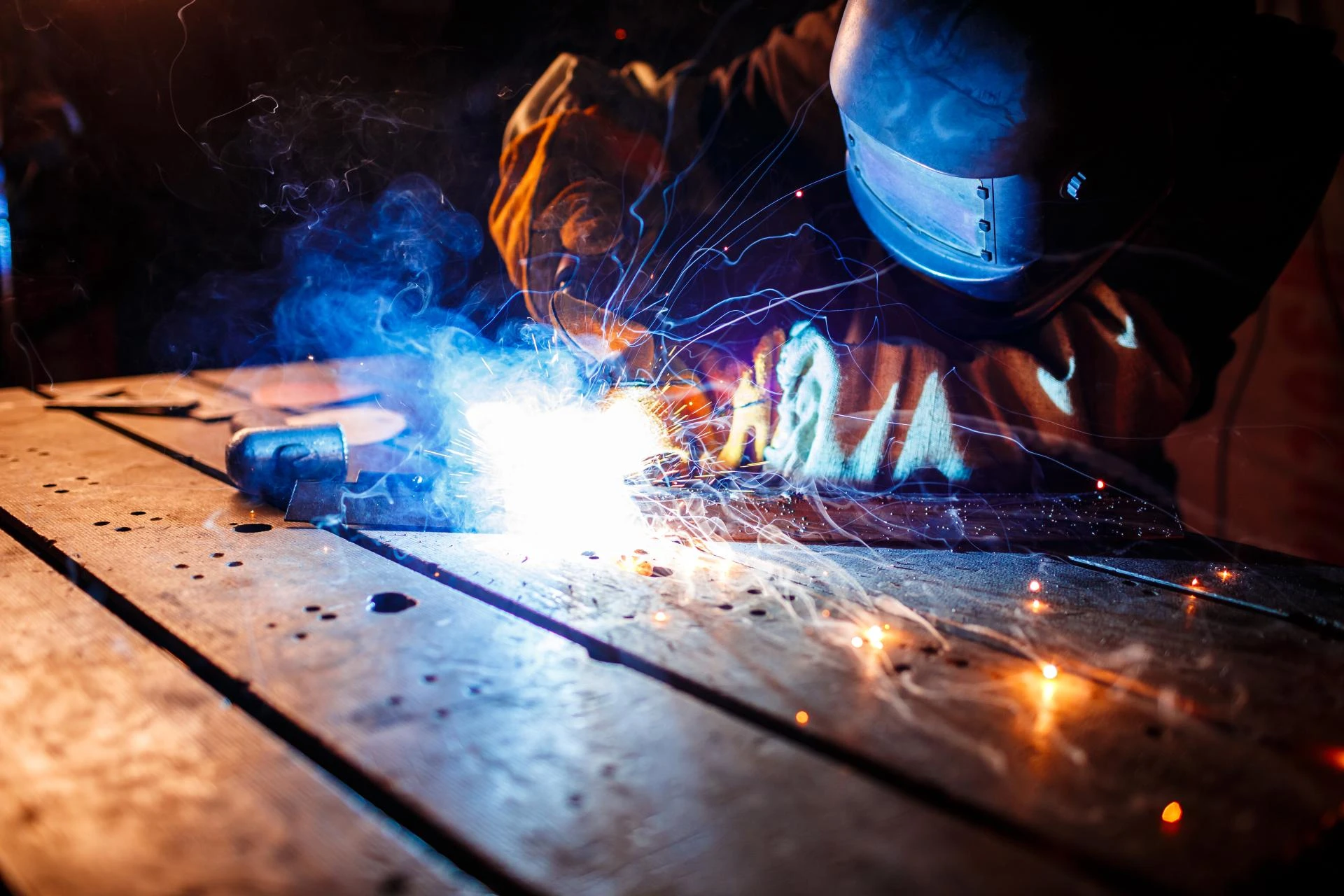 Choosing the Right Arc Welding Machine Manufacturer for Industrial Success