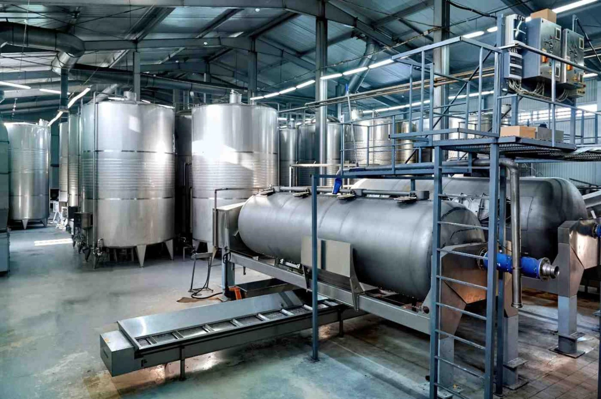 FRP RO vs SS RO Plant – Which One is Right for Your Business